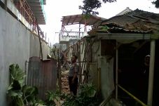 Dinding Pembatas Proyek...