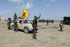 Diserbu Pasukan Irak,...