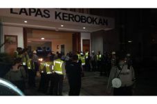Dua Terpidana Mati Dibawa...