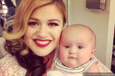 Kelly Clarkson Ingin...