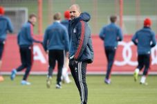 Guardiola Keukeuh Bertahan...