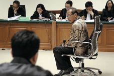 Antonius Didakwa Suap...