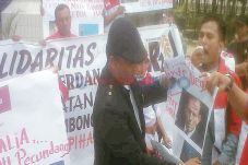 Publik Dukung Eksekusi...