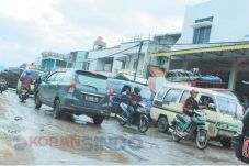 Warga Pertanyakan Perbaikan...
