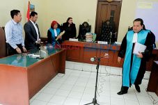PTUN Batalkan Izin Televisi...