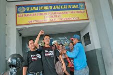 Agus Slamet-Komar Jadi...