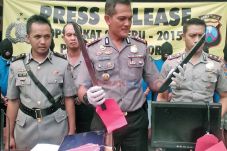 Polisi Buru Komplotan...