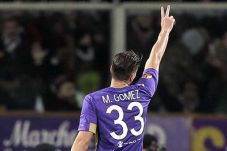Gomez Dipaksa Menepi...