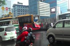 Sebelum Terbakar, Transjakarta...