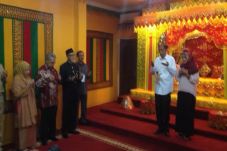 Jokowi Disematkan Meukeutop...