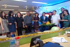 Ditemani Istri, HT Sumringah...