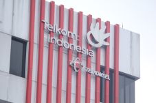 Telkom Raih Pendapatan...