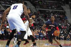 Hornets Permalukan Pistons...