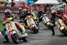 Kutu Vespa Borong Juara...