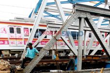 Proyek KA Bandara Ditargetkan...
