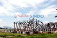 Hanggar Bandara Roboh,...