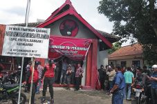 Puluhan Kader Geruduk...