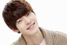Kim Woo Bin Dilirik...