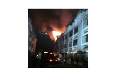 Ruko Terbakar di Karang...