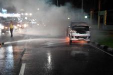 Minibus Terbakar di...