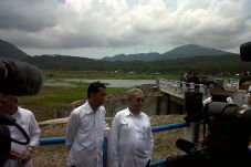 Jokowi Tinjau Waduk...