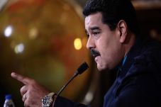 Maduro: Kena Sanksi...