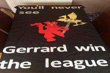 Penggemar United Bentangkan...