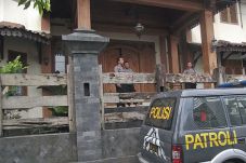 Rumah Ketua DPRD Dijaga...