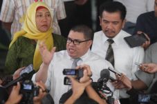 Terlalu Keras, Nyamuk...