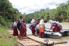 Jembatan Putus di Lebak,...