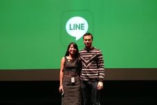 LINE Hadirkan Mobile...