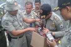 Ratusan Botol Miras...