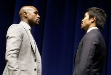 Mayweather Terima Pukulan...