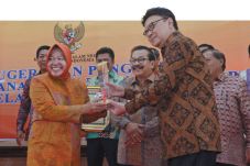 Tjahjo Minta Risma Maju...