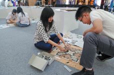 Adu Cantik Desain Keramik