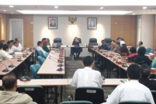 Istri Ahok Pimpin Rapat,...