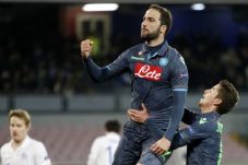 Cetak Hattrick, Benitez...