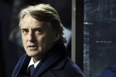 Inter Tumbang, Mancini...