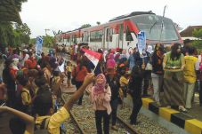 Warga Antusias Sambut...