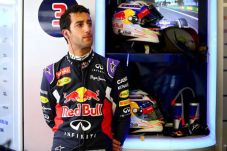 Ricciardo Tak Ambil...