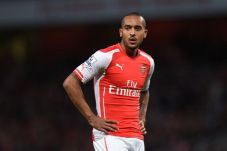 Kontra West Ham, Walcott...