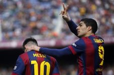 Dua Gol Messi Bikin...