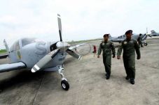 Pesawat Tabrakan, TNI...