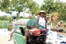 Petani Hasilkan 12 Ton...