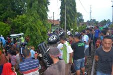 Tertabrak KA Babaranjang,...
