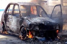 Sedan Tua Terbakar di...