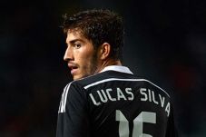Lucas Silva Over Pede...