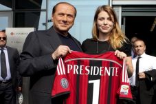 Berlusconi Siap Jual...