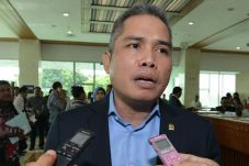 Zulkifli Hasan Rangkul...