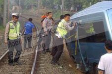Mobil Terseret Kereta...